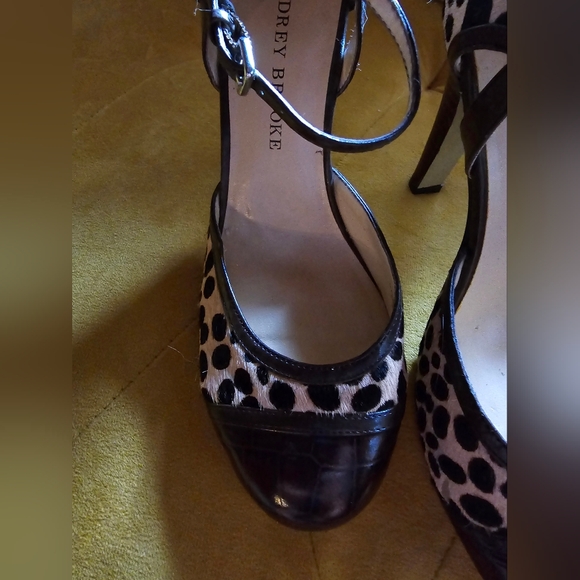 Audrey Brooke Leopard Print Heels - Picture 3 of 6